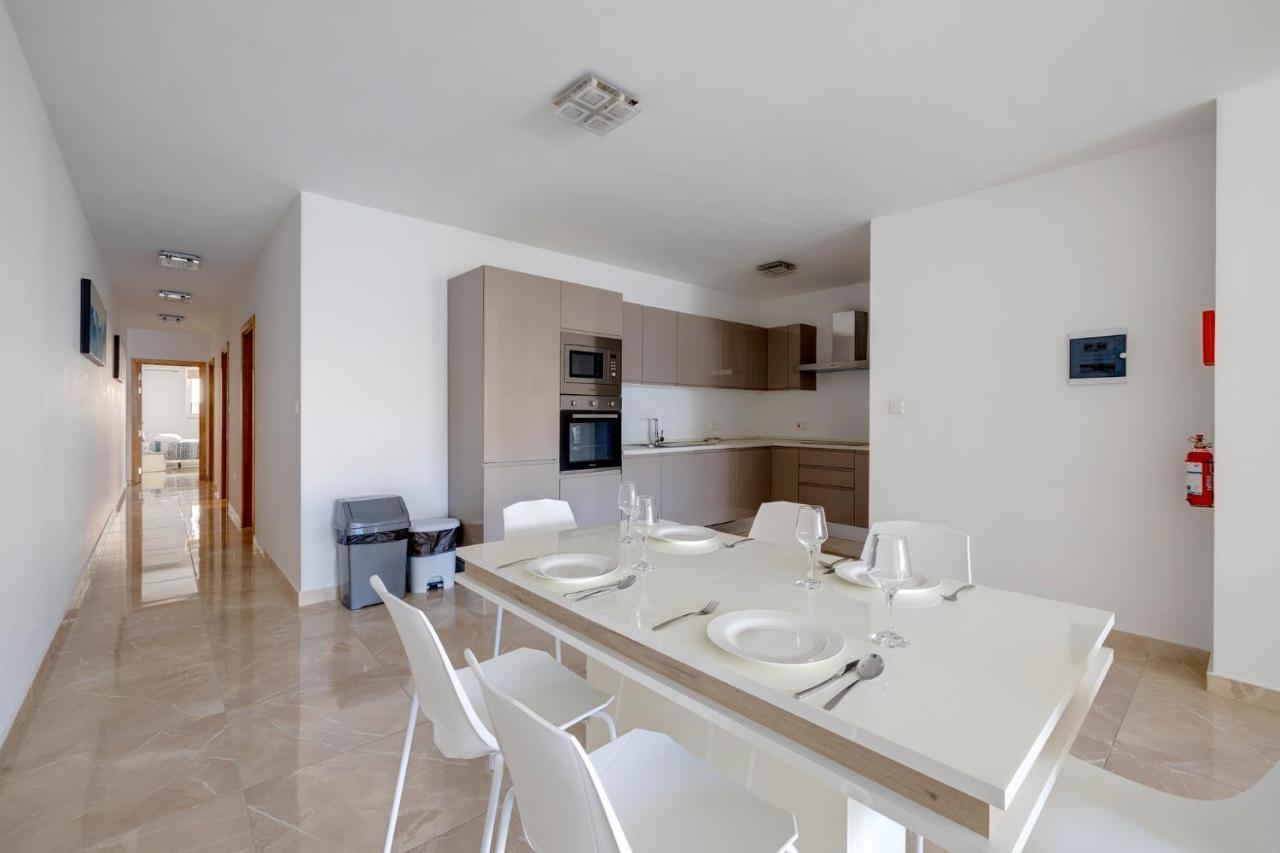 Marvellous 3Br Apartment In Central St Julians San Ġiljan Kültér fotó