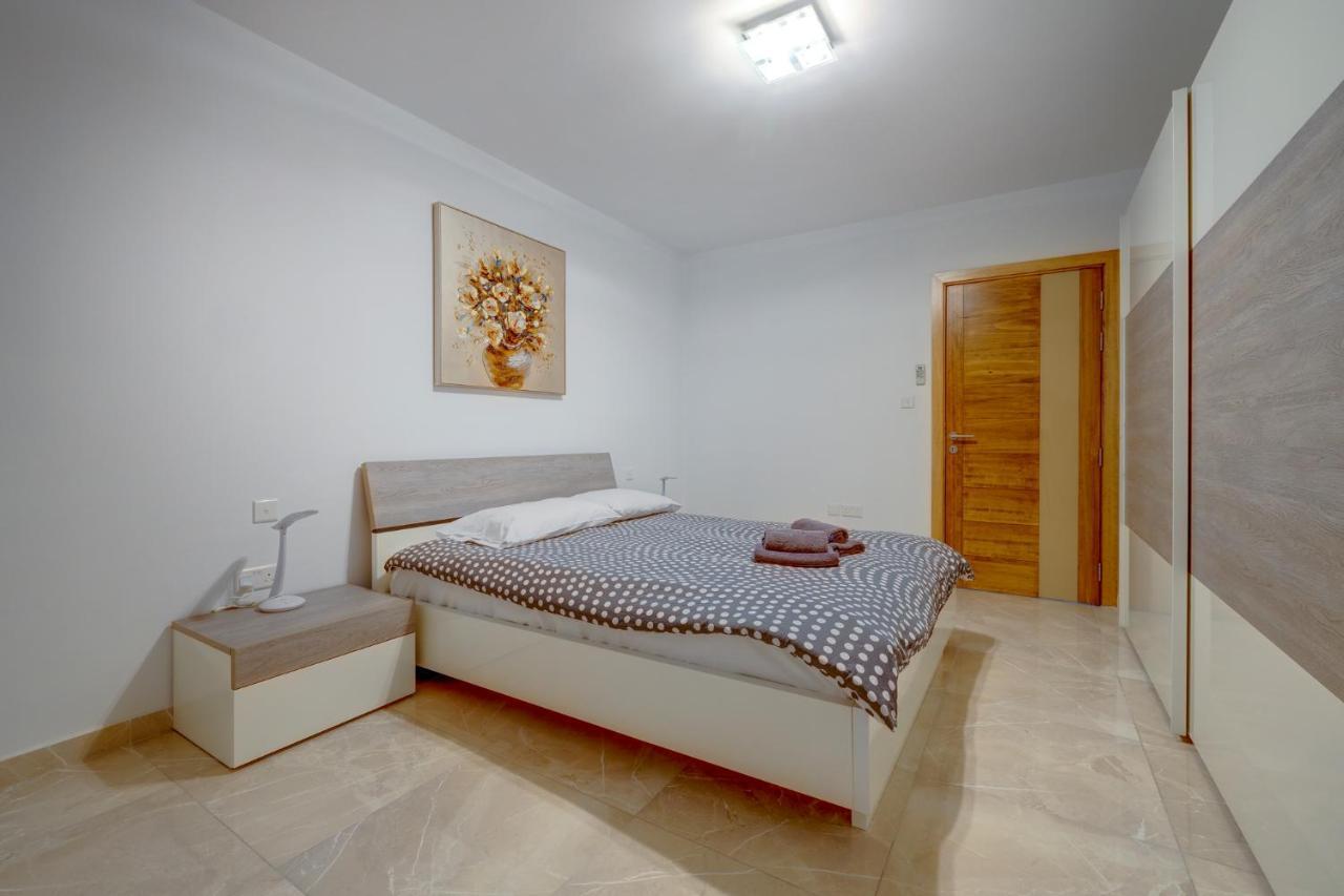 Marvellous 3Br Apartment In Central St Julians San Ġiljan Kültér fotó